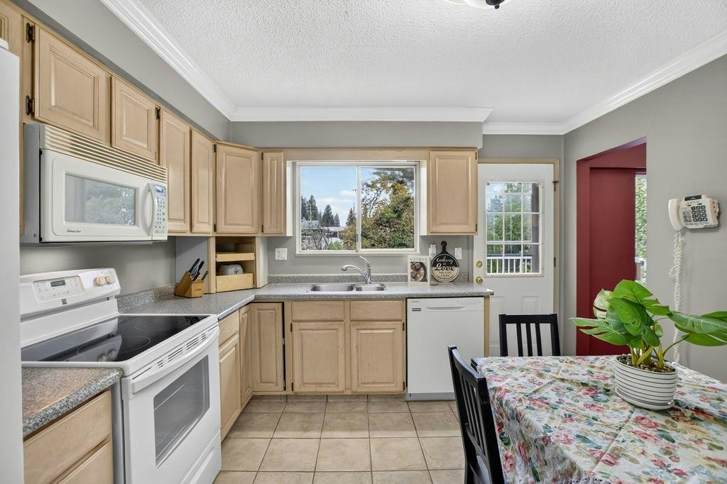 1423 Regan Avenue, Coquitlam, BC, V3J 3B6 - 11