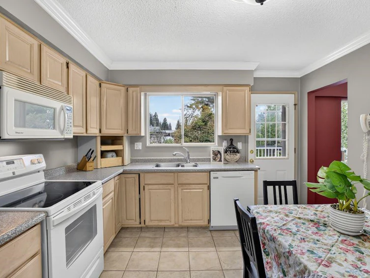 1423 Regan Avenue, Coquitlam, BC, V3J 3B6 - 11