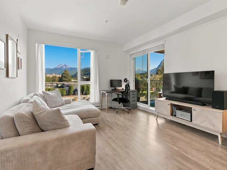 324 37881 Cleveland Avenue, Squamish, BC, V8B 0Z7