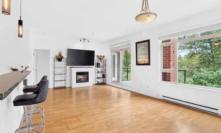 304-100 Capilano Road