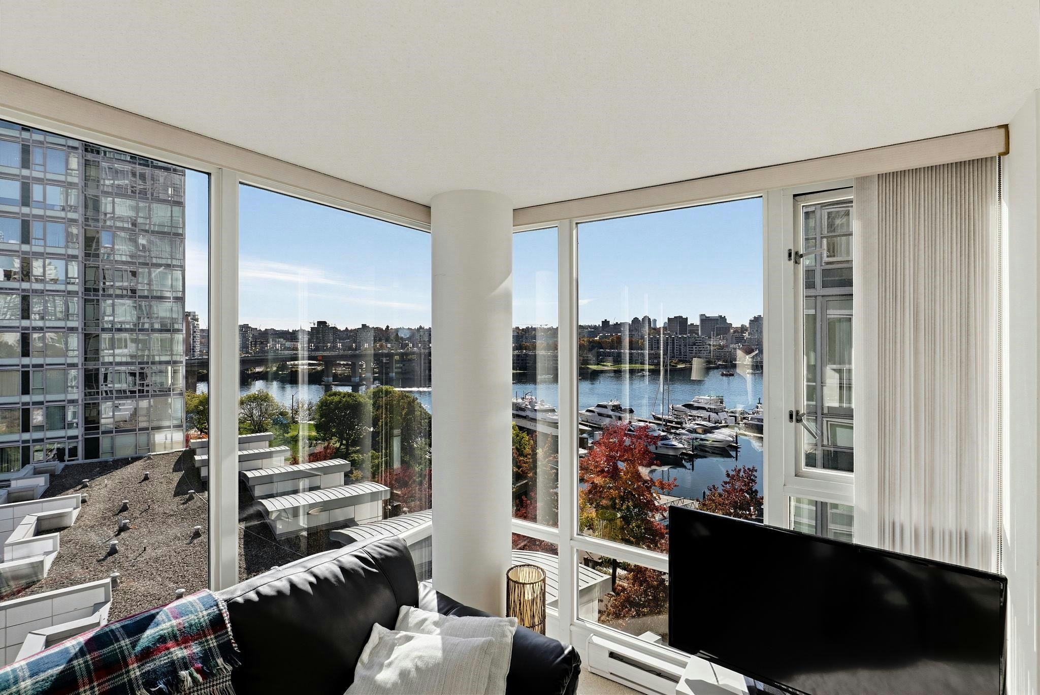 901-1067 Marinaside Crescent, Vancouver, BC, V6Z 3A4