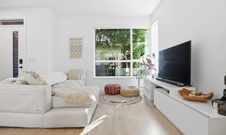 24-533 E 3rd Street