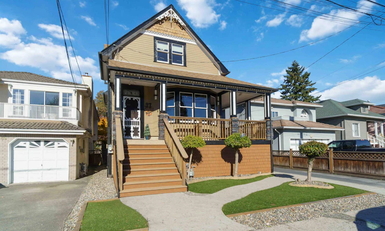 97 E King Edward Avenue