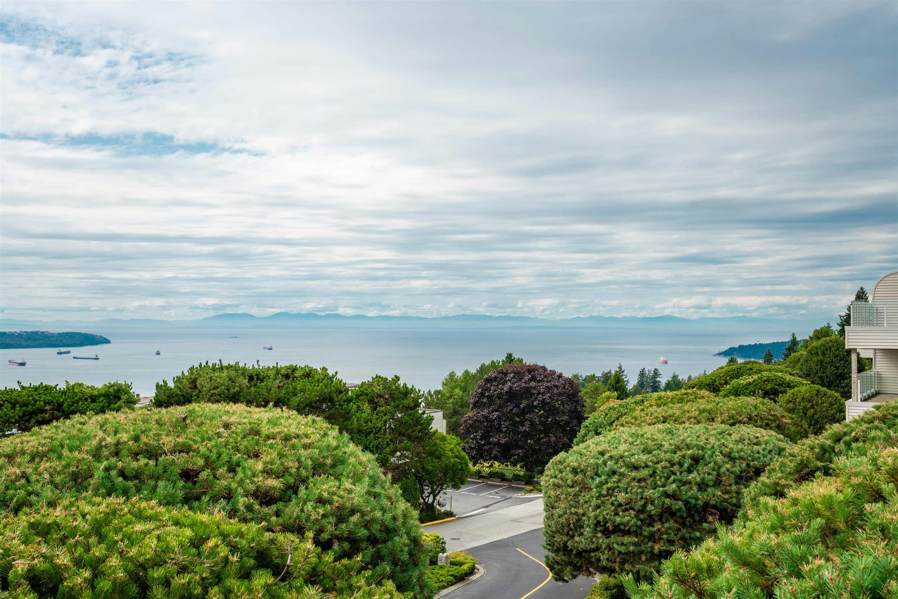 1-2278 Folkestone Way, West Vancouver, BC, V7S 2X7