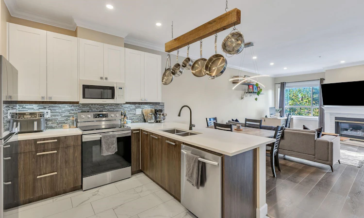 310-2109 Rowland Street