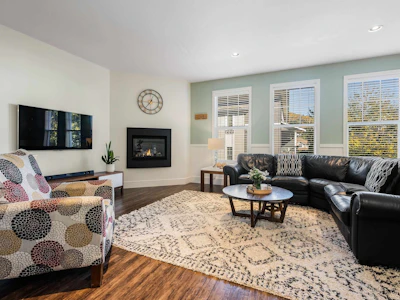 18-1640 Mackay Crescent - 2