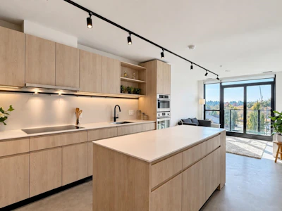 406-3996 Dumfries Street - 3