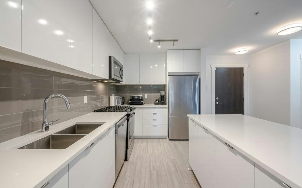 D123-8150 207 Street - 2