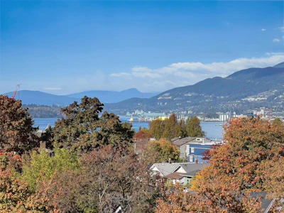 1-2554 Dundas Street - 4