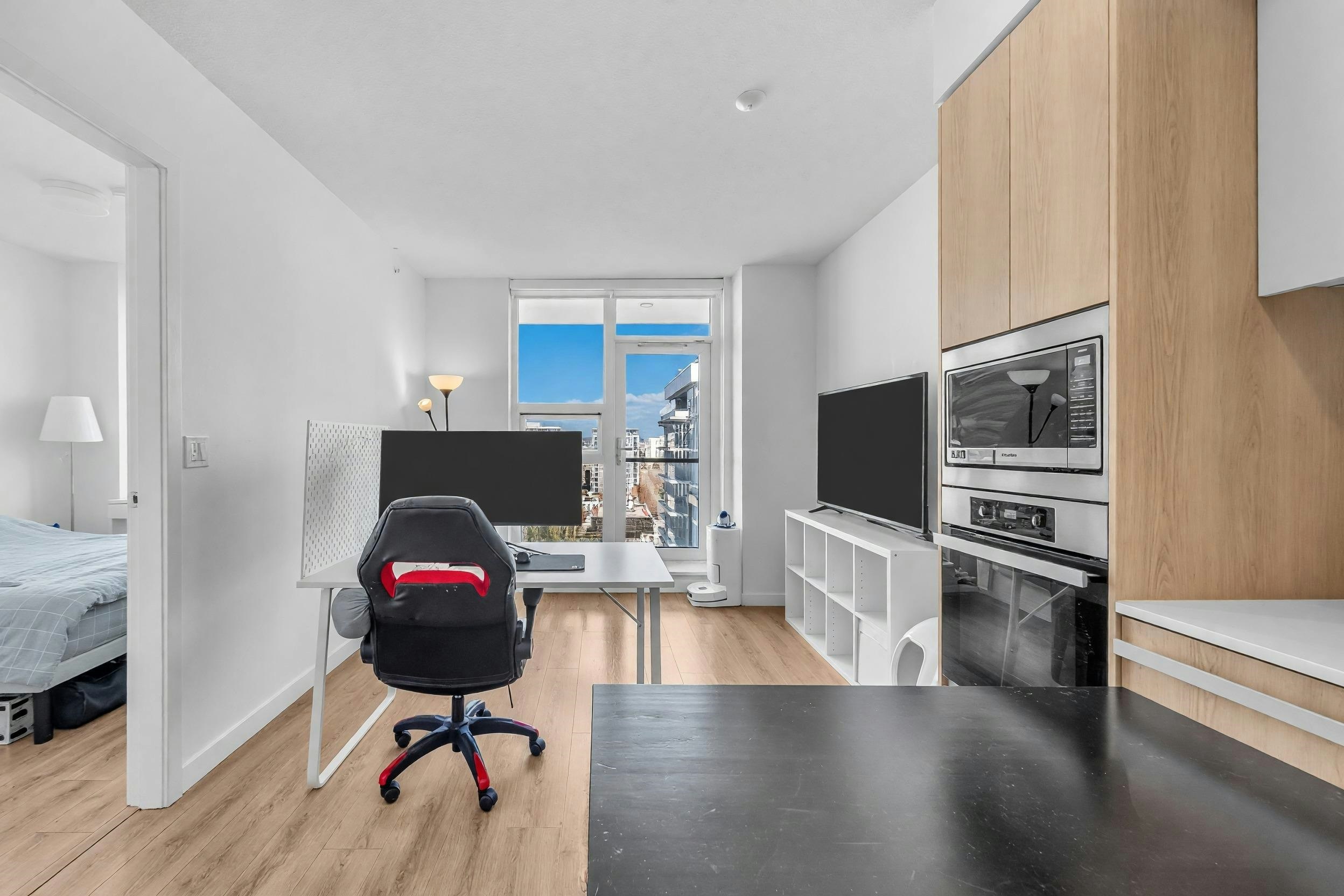 1304-6633 Buswell Street - 3