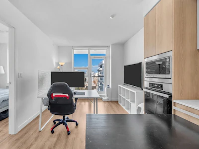 1304-6633 Buswell Street - 3