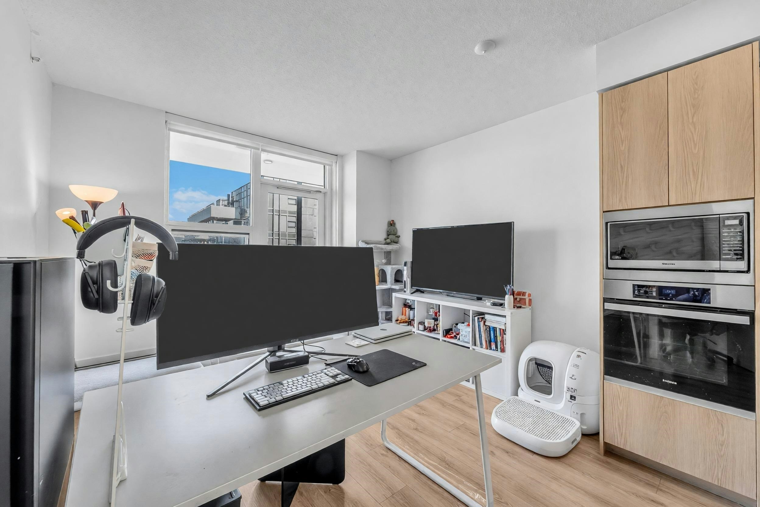 1304-6633 Buswell Street - 5