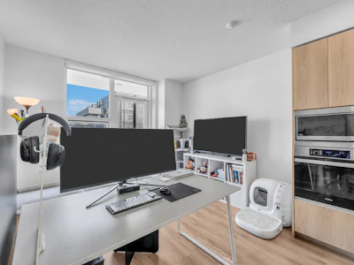 1304-6633 Buswell Street - 5