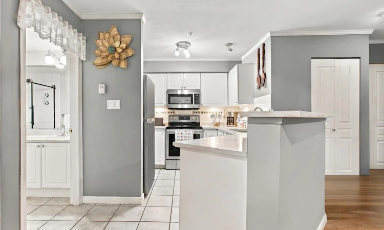 223-760 Kingsway