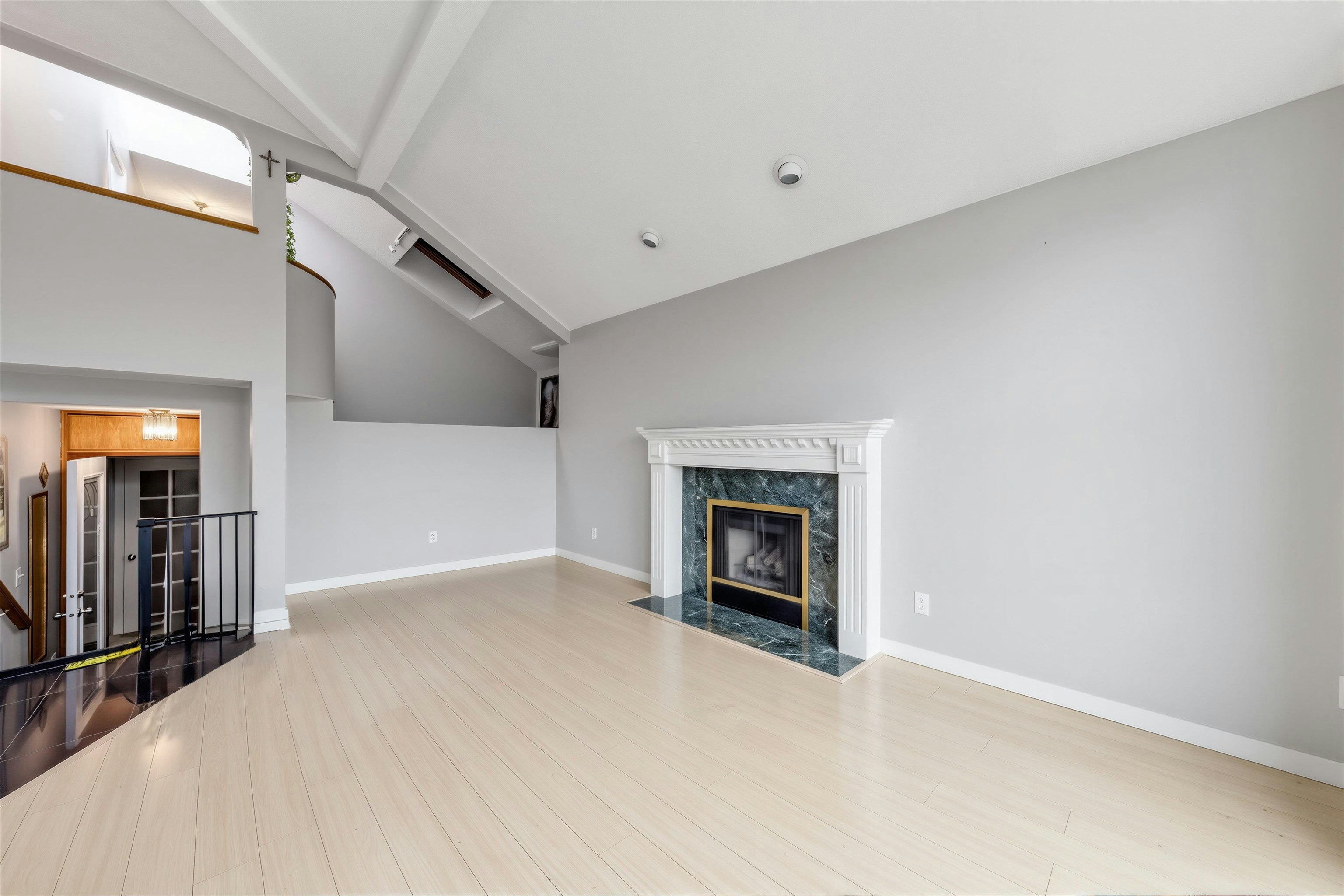 2553 E 22nd Avenue, Vancouver, BC, V5M 2X4 - 4