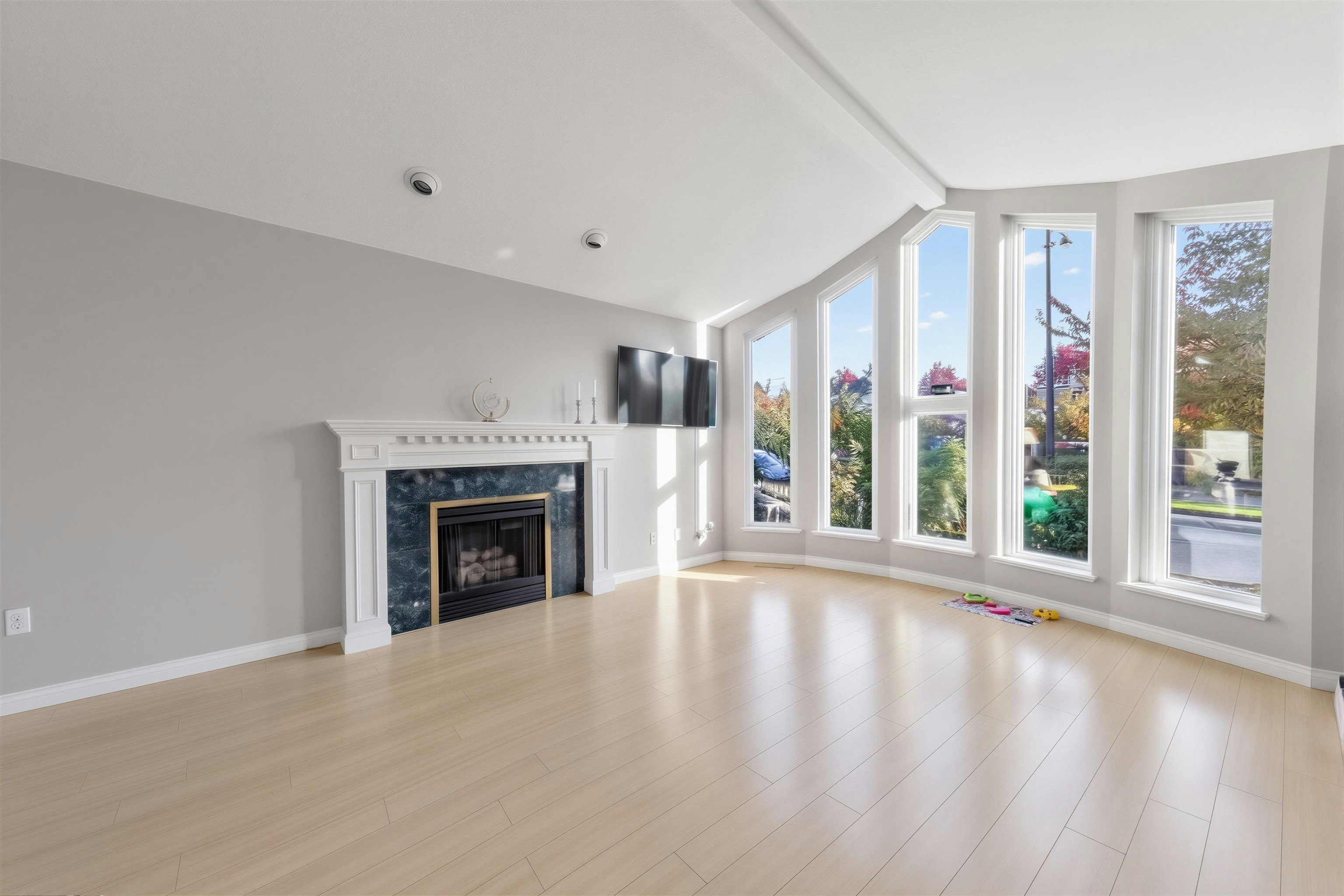 2553 E 22nd Avenue, Vancouver, BC, V5M 2X4 - 2