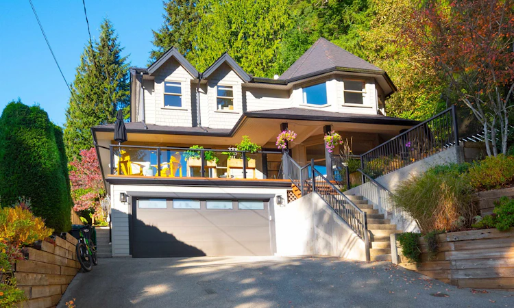 4592 Cove Cliff Road