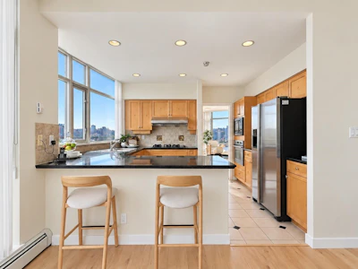 701-1111 Marinaside Crescent - 5