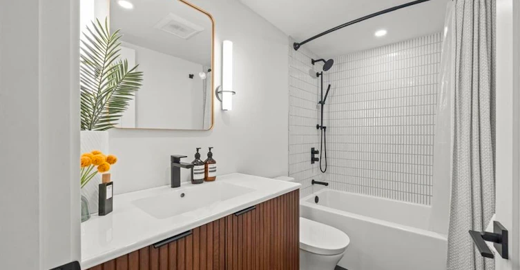 206-327 W 2nd Street, North Vancouver, BC, V7M 1E2 - 4