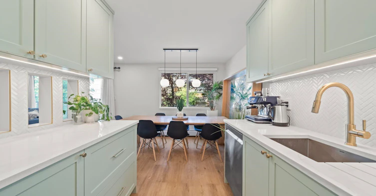 206-327 W 2nd Street, North Vancouver, BC, V7M 1E2