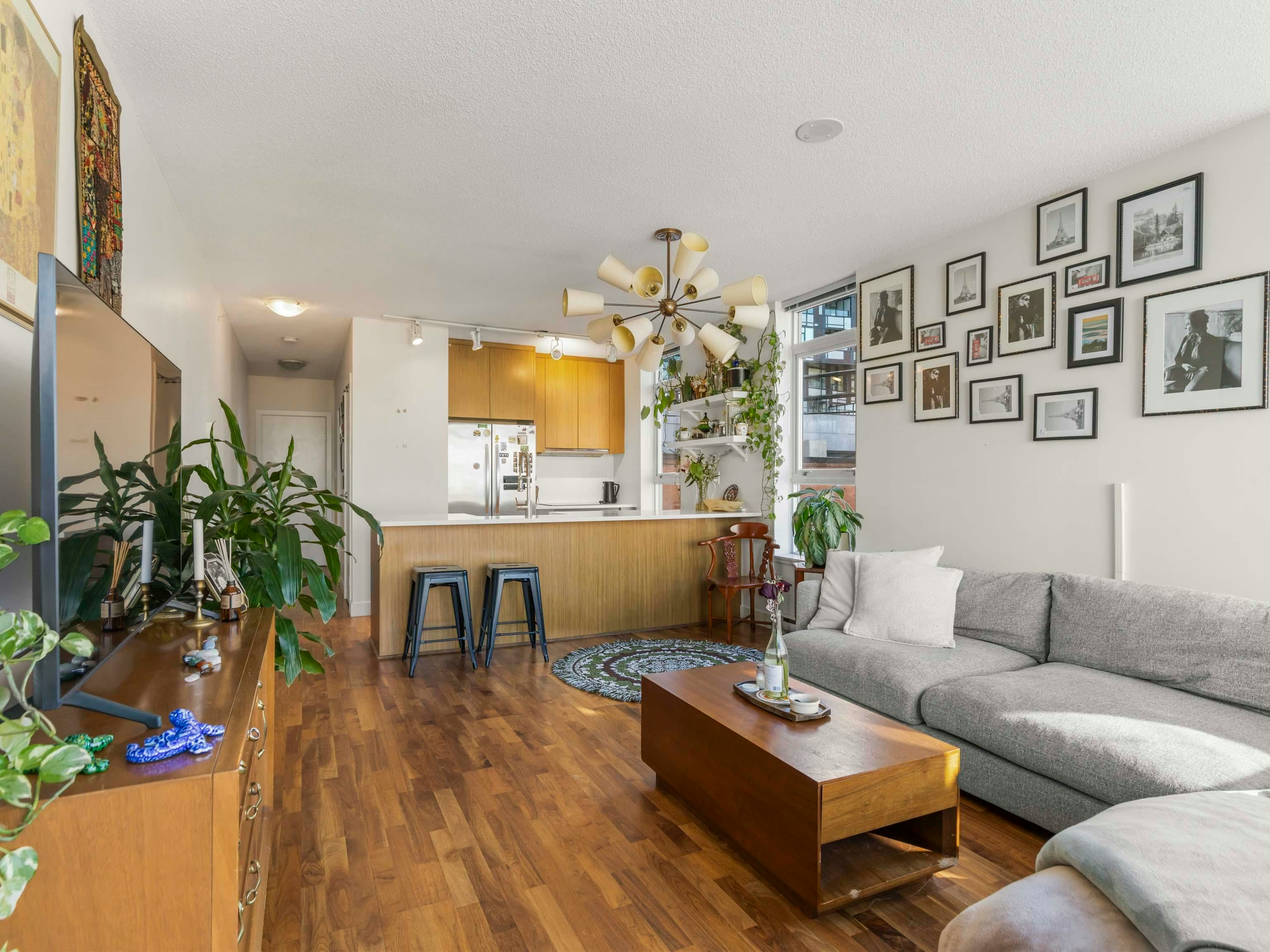 352-250 E 6th Avenue - 4