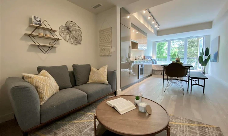 204-4408 Cambie Street