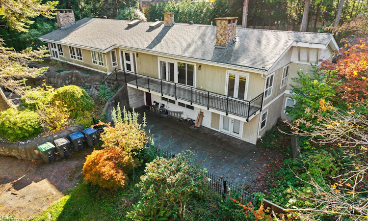 13284 Crescent Road