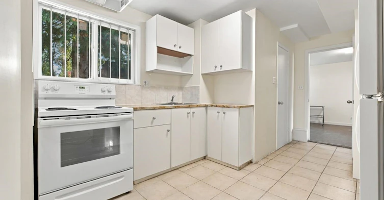 14036 102a Avenue, Surrey, BC, V3T 1P9 - 23