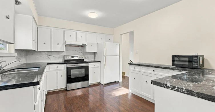 14036 102a Avenue, Surrey, BC, V3T 1P9 - 7
