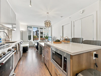 708-258 Nelson's Court - 3
