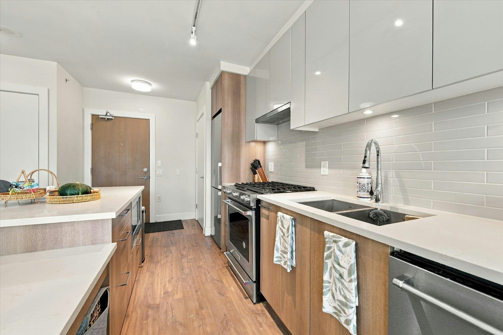 708-258 Nelson's Court - 5