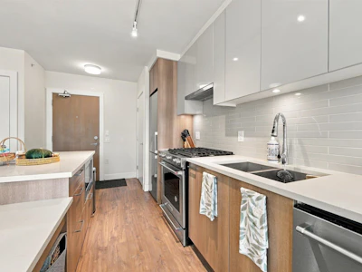 708-258 Nelson's Court - 5