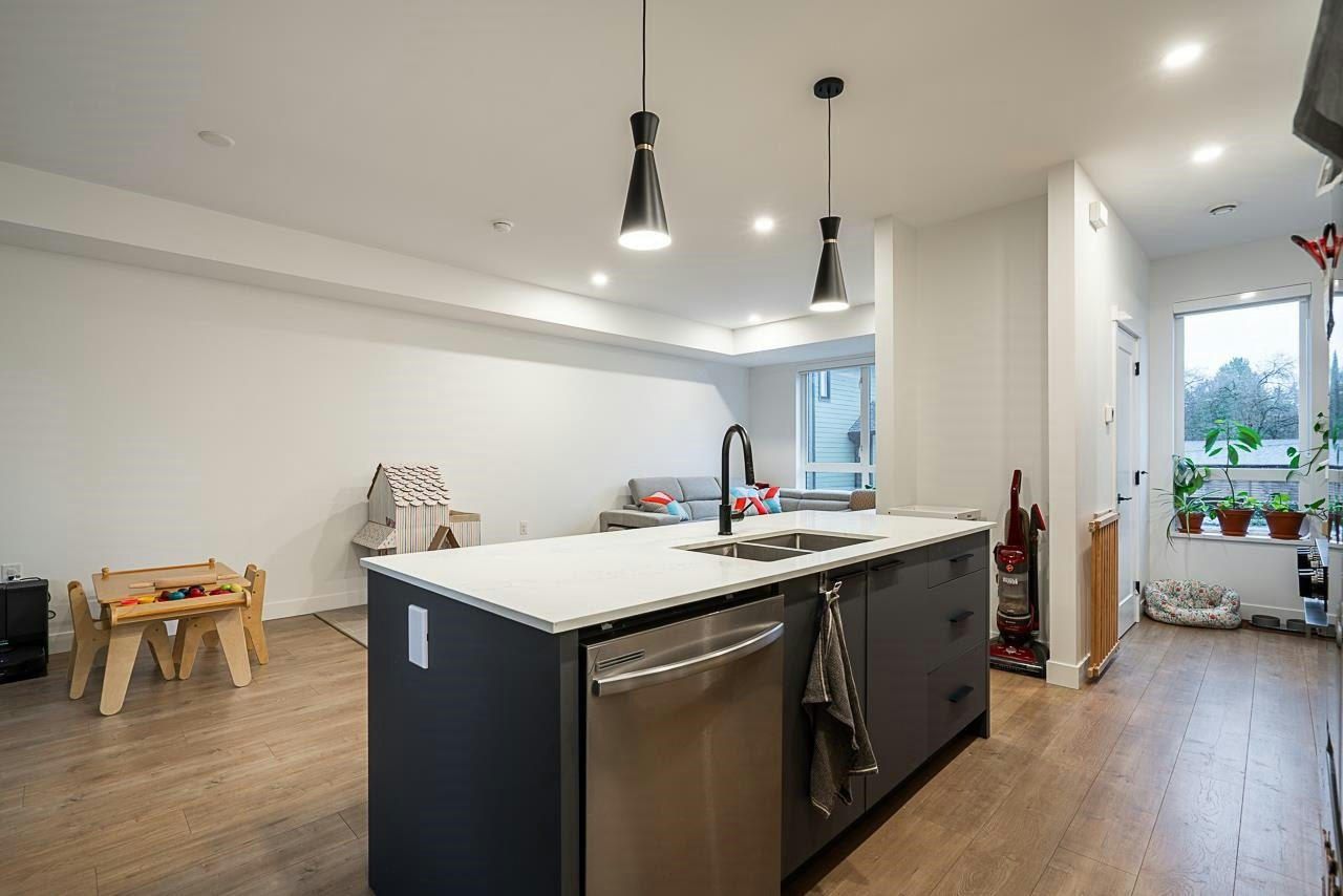 14-10527 155 Street - 5