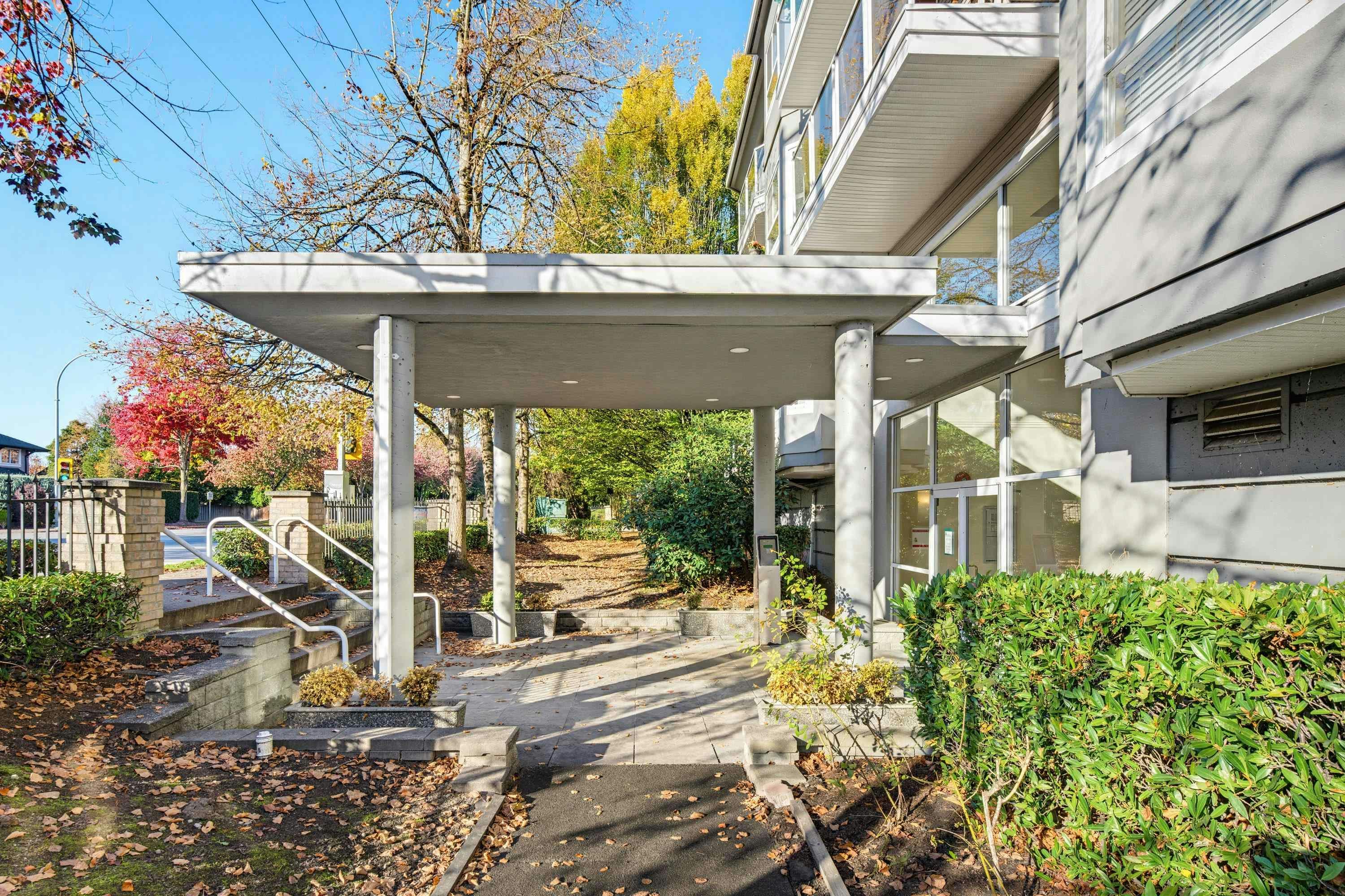 307-8976 208 Street - 4