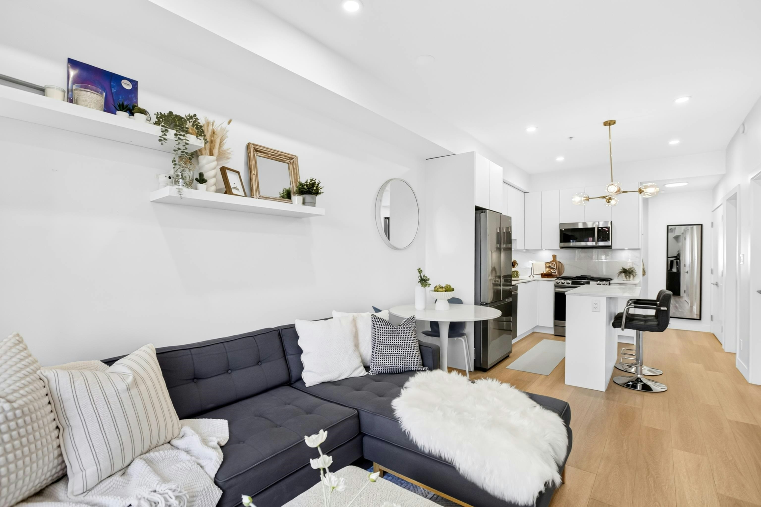 203-2331 Kelly Avenue - 3