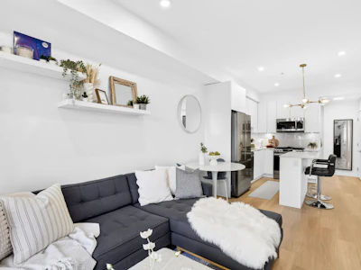 203-2331 Kelly Avenue - 3