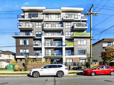203-2331 Kelly Avenue - 5