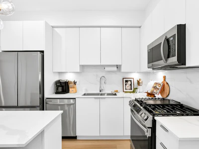 203-2331 Kelly Avenue - 2