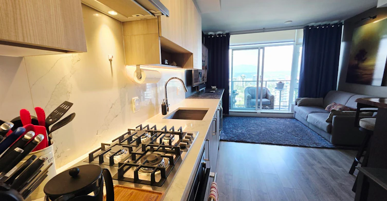 2404-13350 Central Avenue, Surrey, BC, V3T 0S1 - 8