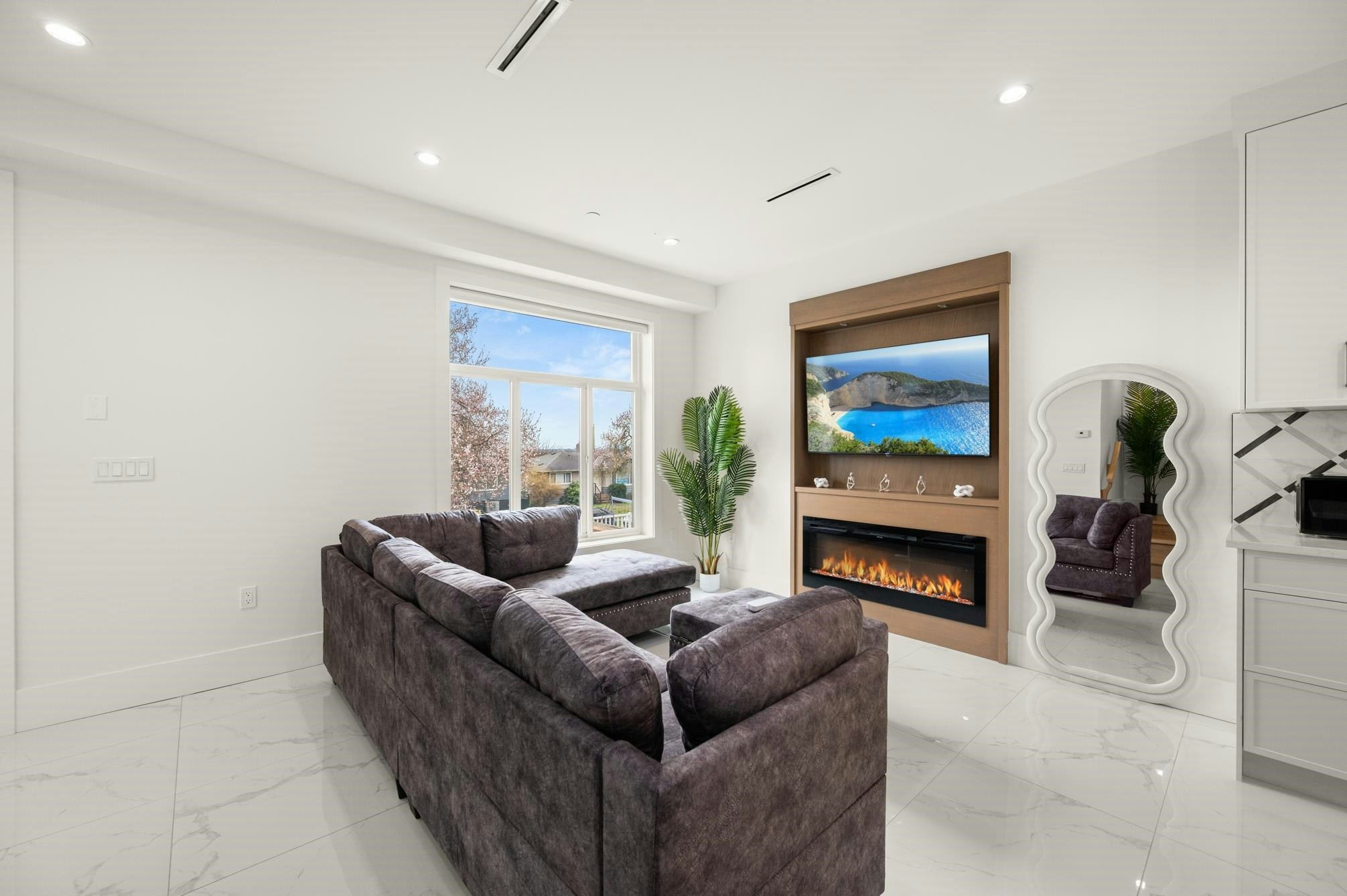 1369 E 63rd Avenue - 2