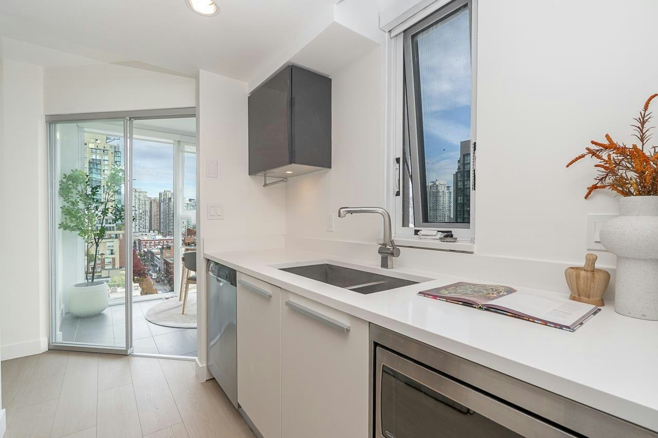 1602-1323 Homer Street, Vancouver, BC, V6B 5M9 - 12