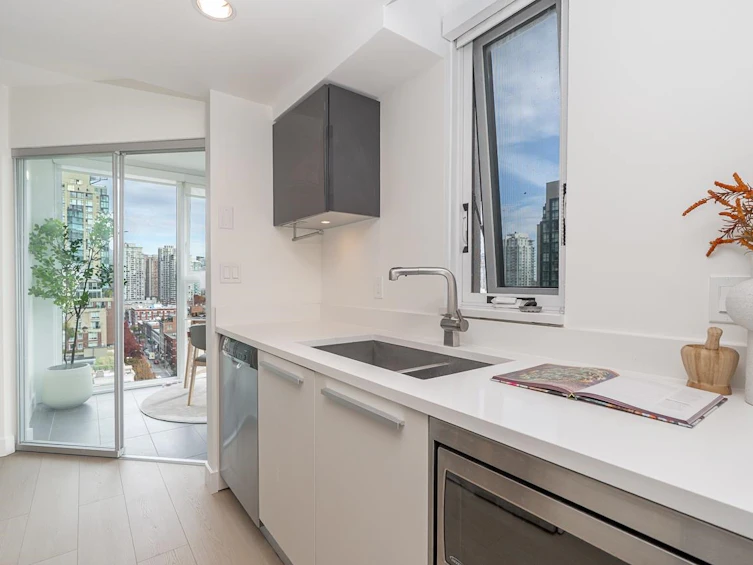 1602-1323 Homer Street, Vancouver, BC, V6B 5M9 - 12