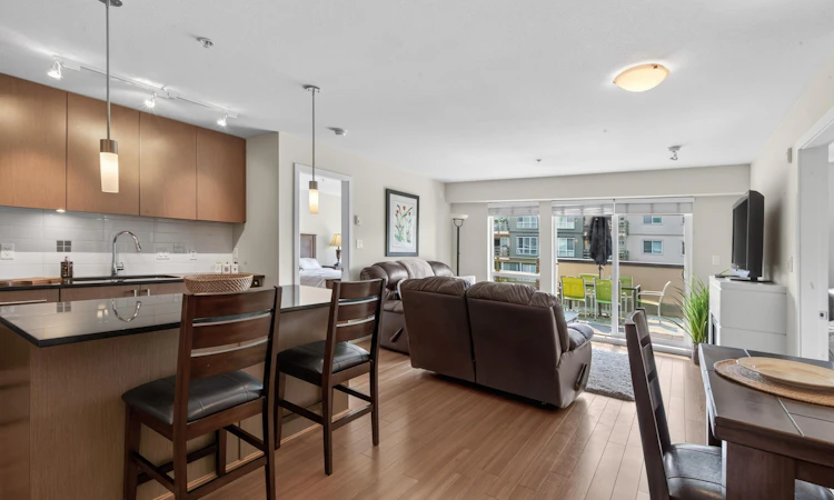 221-15745 Croydon Drive