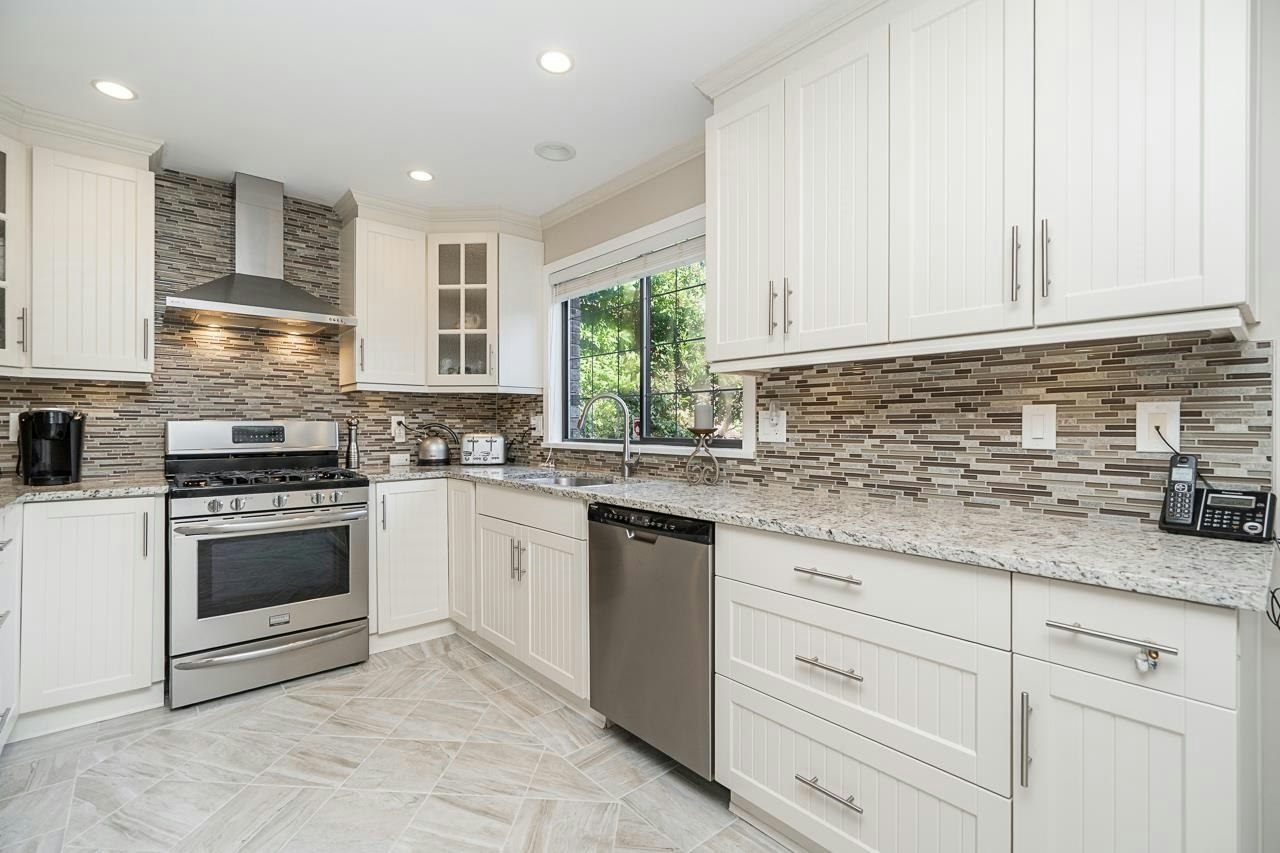 31-1725 Southmere Crescent - 4
