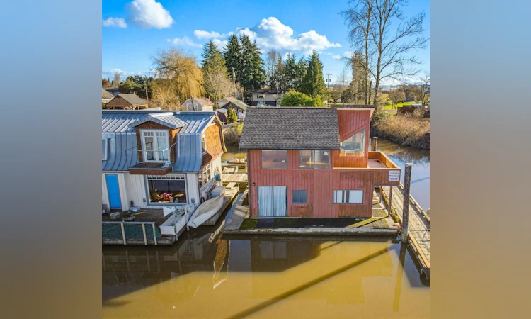6-20837 Louie Crescent