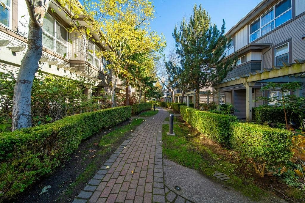 39-15353 100 Avenue, Surrey, BC, V3R 3S6
