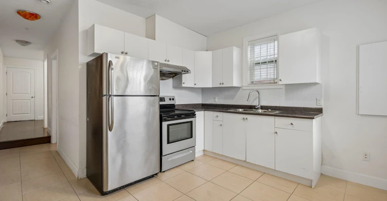 1-3795 Fleming Street, Vancouver, BC, V5N 3W1 - 2