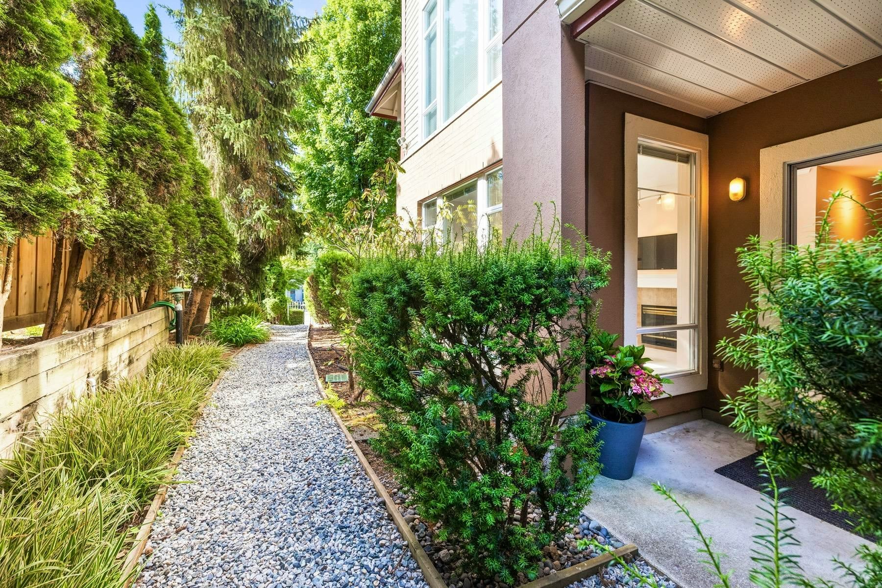 206-678 W Queens Road, North Vancouver, BC, V7N 2L3
