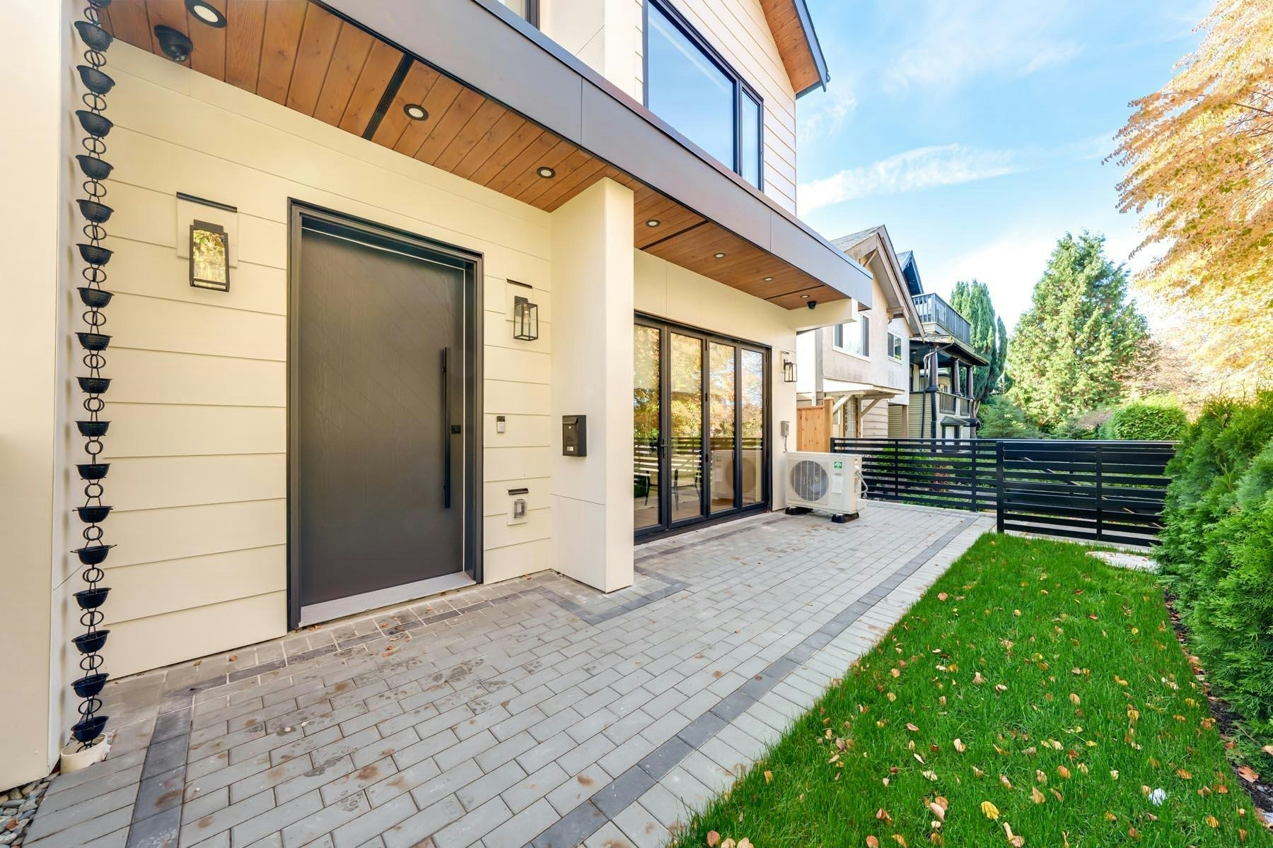 1-2686 Mcgill Street, Vancouver, BC, V5K 1H3