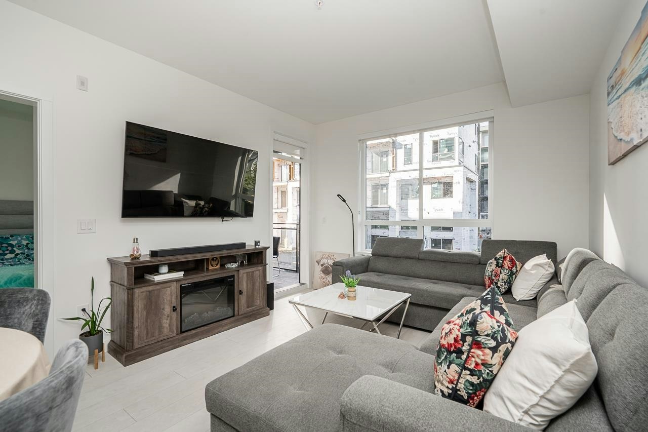 221-9456 134 Street, Surrey, BC, V3V 0G8 - 9